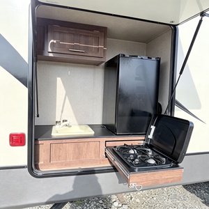 Nueva caravana de viaje ligera tipo lágrima, caravana compacta remolcable para viajes por carretera y aventuras de fin de semana al aire libre. - Product Image 3