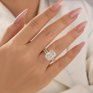 Elegante Anillo de Compromiso de Plata 925 con Moissanita Corte Radiante, Chapado en Oro Amarillo, Color D y Claridad VVS para Mujer - Product Image 6