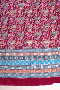 Tissu en crêpe naturel rose Rani à imprimé floral Buta Placement avec bordure ornementale épaisse pour la confection de robes Kurti, vêtements ethniques - Product Image 3