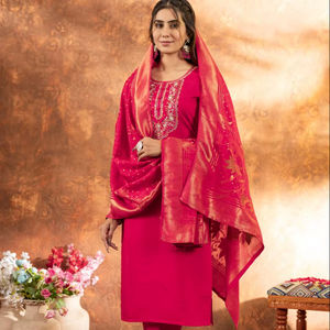 Elegante Conjunto de Kurti, Pantalón y Dupatta de Seda Bordada Marina, Ropa Étnica Festiva - Product Image 1