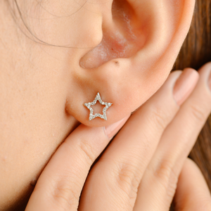 Boucles d'oreilles pendantes étoiles célestes en or massif 18 carats avec diamant taille rose et émeraude - Product Image 4