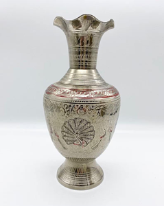 Jarrón de metal plateado con diseño tradicional, adecuado para decoración del hogar, mesa, estantería y regalos para ocasiones especiales, venta al por mayor desde India. - Product Image 1