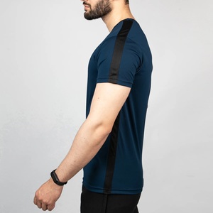 Camiseta de Hombre Azul Marino, Cuello Redondo, Manga Corta, Secado Rápido, Transpirable, Corte Regular, Informal, con Logotipo Frontal, Tejido de Punto, 100% Algodón - Product Image 1