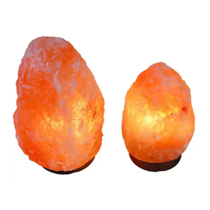 โคมไฟเกลือหิมาลัยสีแดงพรีเมียม คริสตัลธรรมชาติ พร้อมฐานไม้ สำหรับตกแต่งห้องนอน ห้องนั่งเล่น สำนักงาน และของขวัญสำหรับบ้าน - Product Image 1