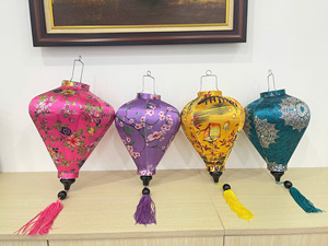 Lanterne en soie vietnamienne faite à la main, style Hoi An, éclairage décoratif pour mariage, fête et décoration intérieure - Product Image 3