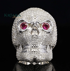 Bague cocktail tête de mort en argent 925 et moissanite, taille brillant rond, sertissage pavé, plaqué rhodium, bijou de luxe unisexe pour soirée - Product Image 1
