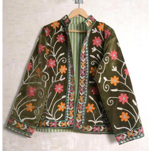 Chaqueta de Invierno Acolchada Suzani de Terciopelo Indio Hecha a Mano, Bordado Boho, Transpirable, Manga Larga, Diseño Étnico para Mujer - Product Image 1