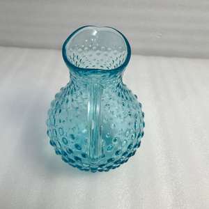 Jarra de vidrio elegante de color azul cielo y elegante solución para servir bebidas en la mesa del comedor, la cocina o el hogar. - Product Image 4