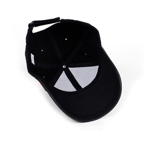 Casquette de baseball réglable en coton noir avec ruban rayé vert et rouge, personnalisable par transfert thermique, multi-panneaux, pour le sport - Product Image 4