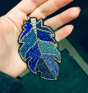 Porte-clés fait main en forme de feuille, super pratique, personnalisé, couleurs vives, porte-clés à paillettes et perles, objets décoratifs - Product Image 4