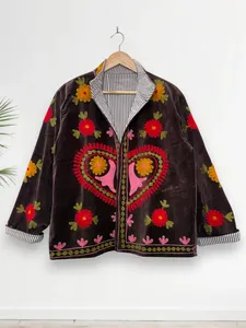 Chaqueta de Terciopelo Marrón Oscuro Hecha a Mano para Mujer, con Bordado Floral Vibrante Suzani, Estilo Boho Chic, Reversible, Kimono Abierto por Delante - Product Image 1