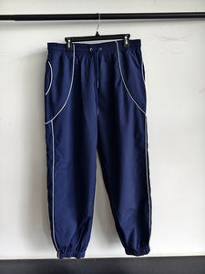 Conjunto Deportivo Personalizado de Invierno con Parches y Rayas, Chaqueta con Capucha y Cordón Ajustable, Pantalones de Felpa de Poliéster y Algodón para Hombre - Product Image 4