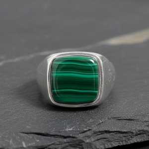 Anillo de malaquita en plata de ley 925, hecho a mano, con piedra preciosa, anillo llamativo, elegante regalo para él. - Product Image 1