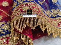 Dentelle tressée Zig-Zag Premium Or avec pompons de perles vibrantes et franges de perles géantes pour la confection de Lehngas et de robes de luxe