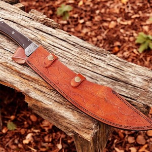 Cuchillo de caza hecho a mano de acero de Damasco con mango de madera y funda de cuero, hoja de punta caída. - Product Image 6