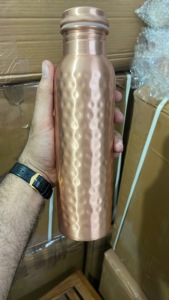 OTSAK Bouteille d'eau portable en cuivre martelé de qualité supérieure avec couvercles multi-usages pour le bien-être à domicile et une hydratation saine quotidienne - Product Image 3