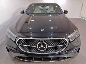 Mercedes-Benz E 350 4MATIC berline 2025 en parfait état - Product Image 3