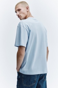 T-shirt en coton bleu clair de qualité supérieure pour homme, coupe classique, col rond, épaules tombantes, couleur unie, tricot jersey, design vierge - Product Image 3