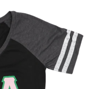 AKA เสื้อยืดคอวีสีดำวินเทจ แขนลายทางสีเทา ปักตัวอักษร เสื้อยืดผู้หญิง สีดำ สีเทา - Product Image 5