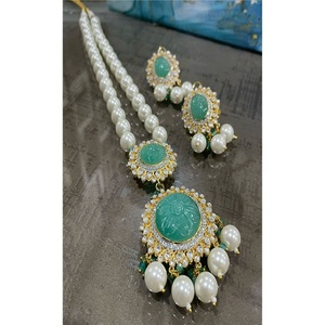 Ensemble collier et boucles d'oreilles en or plaqué laiton de qualité supérieure, serti de moissanite et de pierres Kundan, pour femmes - Cadeau de fiançailles, mariage - Product Image 2