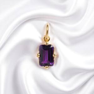 Charme en améthyste taille baguette |   Pendentif en pierre de naissance plaqué or pour collier et bracelet - Product Image 1