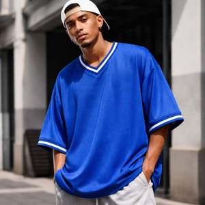 Camiseta deportiva oversize para hombre, azul, cuello en V, malla, estilo urbano, con logo personalizado - Product Image 1