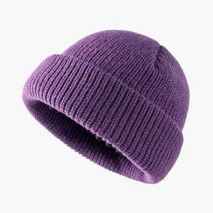 Bonnet en tricot rouge personnalisé avec logo, unisexe, pour adulte, style décontracté, couleur unie, 56-58 cm, en acrylique, avec revers. - Product Image 3