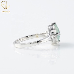 Bague de fiançailles à trois pierres, bague en diamant inspirée des feuilles, bague de mariage unique en diamant moissanite à coupe florale verte, or blanc 10 carats - Product Image 5