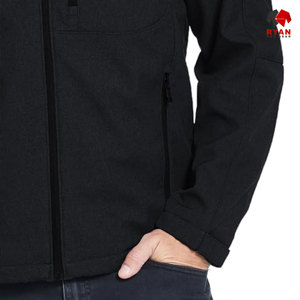 แจ็คเก็ตซอฟต์เชลล์แบบสั่งทำพิเศษสำหรับผู้ชาย ยี่ห้อ Ryan Pro Gear พร้อมซิปปิดและกระเป๋าออกแบบโลโก้ตามสั่ง - Product Image 3