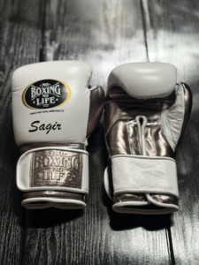 No Boxing No Life Gants de boxe blancs en cuir véritable à lacets respirants unisexes 10oz-16oz pour entraînement et sparring personnalisés - Product Image 4