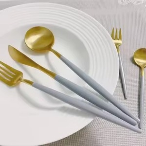 Collection de Vaisselle Élégante : Ensemble de Couverts Métalliques Cuillère Fourchette et Service Complet, Conçu pour les Besoins de la Table Moderne - Product Image 2