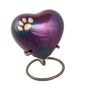Urna de cremación de corazón con estampado de pata dorada con soporte Proveedor de funerales para mascotas Urna de recuerdo de cenizas Urnas de cremación hechas a mano Tamaño pequeño - Product Image 1