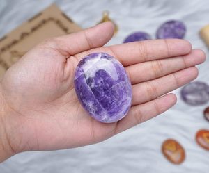 Piedra de Palma de Amatista Natural Pulida, Gema de Cristal Morado, Piedra de Bolsillo para Aliviar el Estrés, Proveedor Mayorista a Granel para Regalos y Meditación - Product Image 2