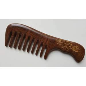 Peine para Cabello de Madera con Acabado Natural, Dientes Anchos, Producto Artesanal de Bambú y Madera - Product Image 4