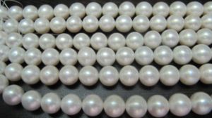 Perles blanches naturelles de forme ronde, 10-11 mm, qualité supérieure, vendues par brin de 15-16 pouces de long. - Product Image 2