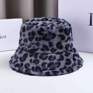 Chapeau Bob en Fausse Fourrure SIDDIQUI HOSINEX 2024 pour Femme, Uni, Laminé, Décontracté, Doux, Teint, Hiver Chaud, avec Nœud Déchiré - Product Image 3
