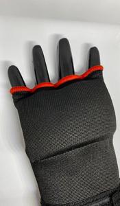 Bandages de boxe demi-doigts noirs et rouges en tissu élastique confortables pour l'entraînement toutes saisons - Product Image 4