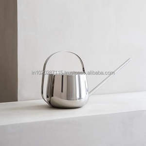 Bidon d'eau en acier inoxydable au look vintage avec une construction bien équilibrée conçue pour les soins quotidiens des plantes d'intérieur et d'extérieur - Product Image 2