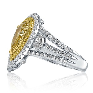 Bague à trois rangs en or blanc 18 carats avec diamant de laboratoire fantaisie taille poire, double halo, 2,00 carats, minimaliste, certifié IGI, clarté VVS - Product Image 5