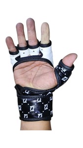 Gants de MMA professionnels Fairtex imprimés, demi-doigts, en cuir, pour entraînement d'arts martiaux, kickboxing et MMA. - Product Image 5