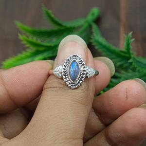 แหวนเงินแท้ 925 ประดับลาบราดอไรต์สีน้ำเงินธรรมชาติทรงมาร์คีส์ งานแฮนด์เมด สไตล์โบโฮ วินเทจ แหวนพลอยสำหรับผู้หญิง - Product Image 4