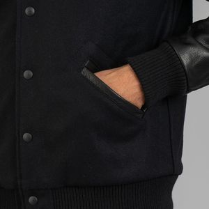 Blouson universitaire en laine épaisse pour homme, noir, hiver, col montant, logo frontal, patchwork géométrique, à capuche, vintage, respirant - Product Image 2
