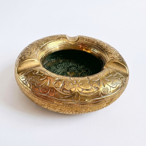 Cendrier vintage en laiton de luxe, gravé à la main, rond, en métal, style antique orné, porte-cigarettes pour la maison, l'hôtel, le bar - Product Image 1