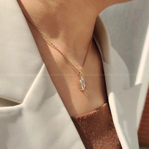 Pendentif solitaire en diamant marquise, collier en or rose, style solitaire élégant - Product Image 5
