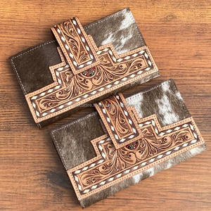 Vente en gros Long portefeuille à deux volets en cuir usiné à la main populaire pour les femmes Nouveau portefeuille de cartes de créateur Livraison rapide Pochettes en peau de vache - Product Image 2