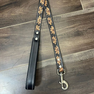 Laisse de chien florale en cuir usinée à la main de mode directe d'usine en gros pour la marche laisse de chien en cuir d'entraînement personnalisé robuste - Product Image 4