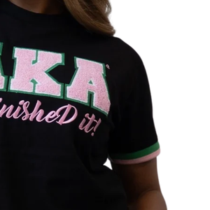 Camiseta Negra Personalizada para Mujer con Bordado, Diseño Phinished It, Manga Corta, Cuello Redondo, Estilo Casual, Detalles en Rosa y Verde - Product Image 6