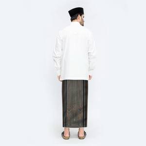 Sarong Pareo Indonesio BHS Excelente Dorado Tipo SCP Tradicional Musulmán para Hombre Color Sólido Mercerizado para Todas las Islas del Asia Pacífica - Product Image 2