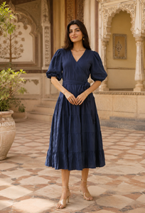Robe longue bohème premium en coton et lin pour femme, écologique, respirante, bleu marine, été, col en V flatteur, taille à nouer - Product Image 1