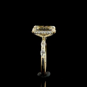 Bague de fiançailles en or massif avec diamant émeraude de 3 carats, halo caché, certifiée IGI, fournisseur de bijoux fins - Product Image 2